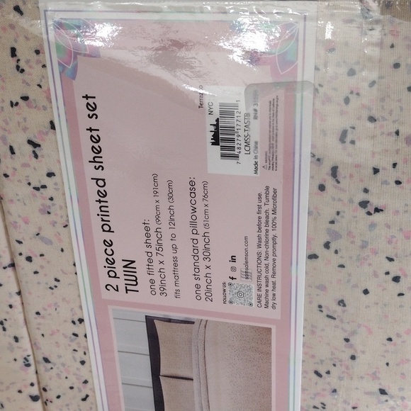 NWT LULU & COCO 2 piece printed sheet set - Picture 3 of 4